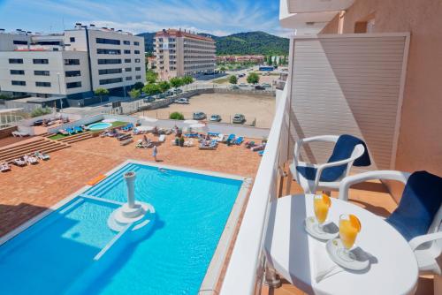 Hotel Sorra Daurada Splash Set in a prime location of Malgrat de Mar, Hotel Serhs Sorra Daurada puts everything the city has to offer just outside your doorstep. Featuring a complete list of amenities, guests will find their st