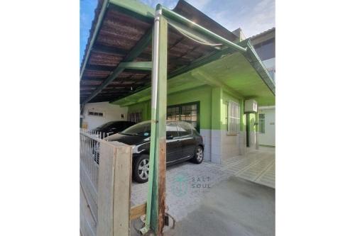 Casa AC e Garagem 150m da Praia Barra da Lagoa