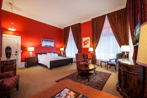 Executive Suite image 5