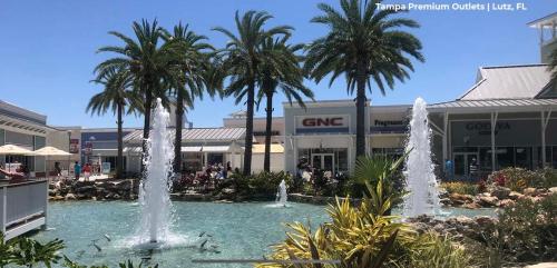 King Suite with free parking in the heart of Wesley Chapel