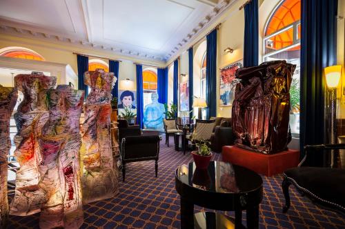 Lobby, LHotel in Old Montreal