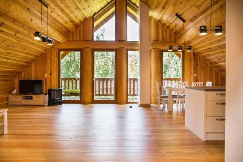 Luxusní srub až 24 lůžek - Sruby-lipno (Luxusni srub az 24 luzek - Sruby-lipno) in Frimburka