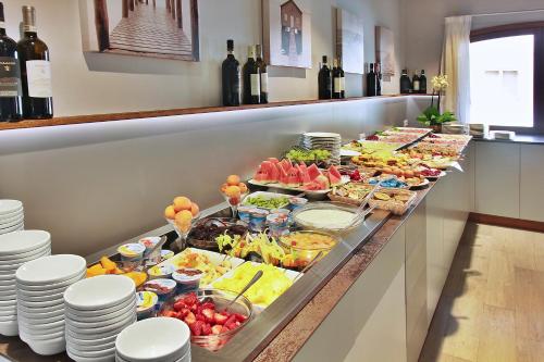 طعام و مشروبات, Aparthotel Ponza in ليغنانو سابيادورو