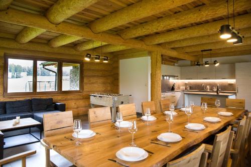 Luxusní srub až 24 lůžek - Sruby-lipno (Luxusni srub az 24 luzek - Sruby-lipno) in Frimburka