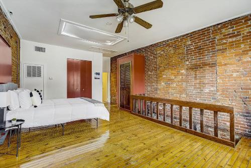 Frontdesk I Mariner's Court Apts Northern Liberties Philadelphia