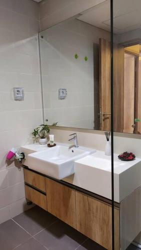 Apt Pejaten Park 1 BR Brown with Netflix, DisneyHot & Swimming Pool photo
