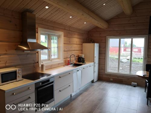 Lyngen ski- og fiskecamp in สเวนสบี