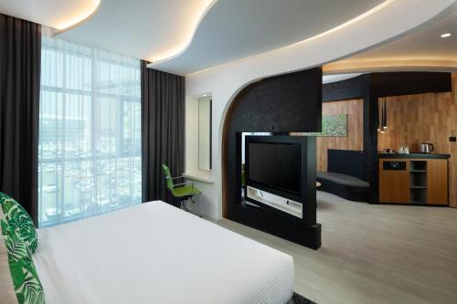 Al Khoory Sky Garden Hotel - image 7