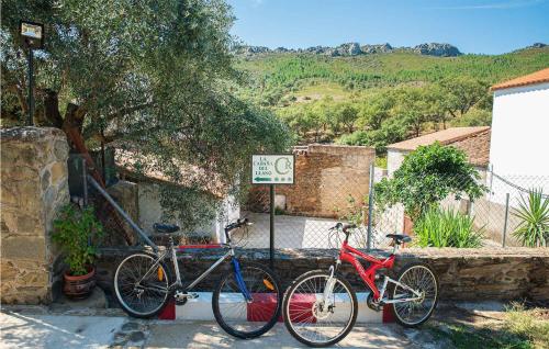 Gorgeous Home In La Acea De La Borrega With Kitchen