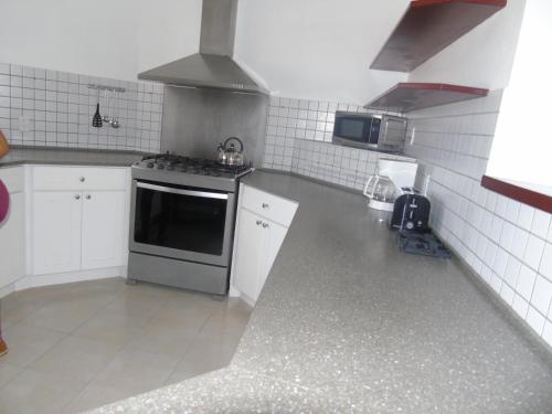 2 bed-rooms Apt at Cole Bay with fantastic view