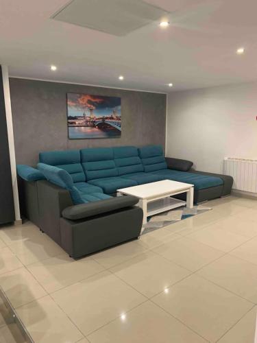 Loft massilia 2 anniversaire, soirée , repas gîte à louer Marseille 14