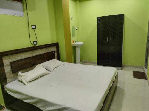 STAYMAKER Hotel White Stone