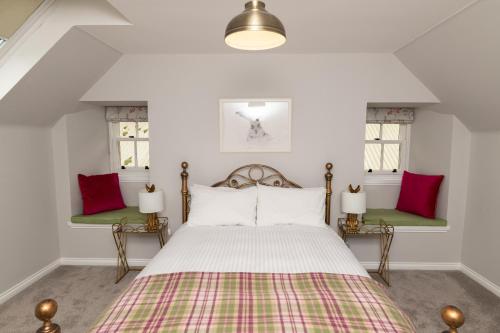 Netherdale House and Coach House - Tap to explore photos