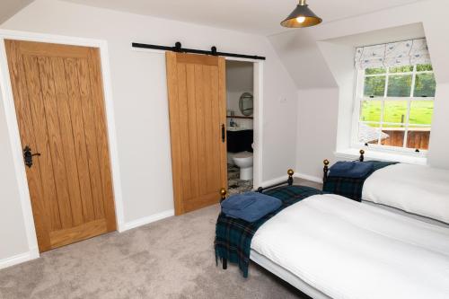 Netherdale House - image 11