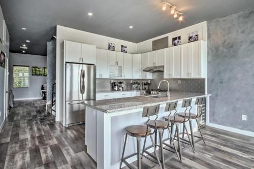 Rustic 4-Story Rooftop Spectacular Downtown View - image 5