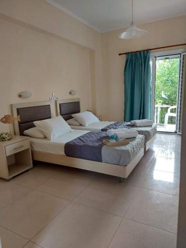 Antonio Studios, Alikanas