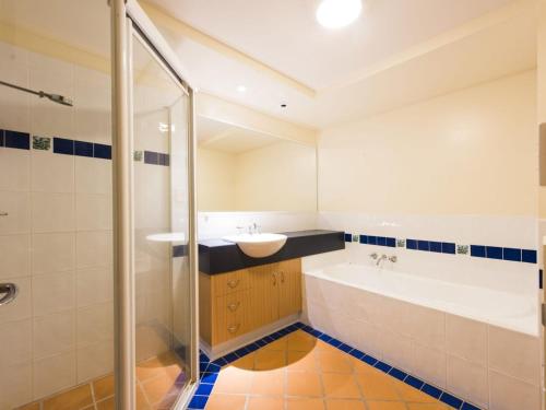 Bathroom, Riverview Apartments 2.3 in Iluka