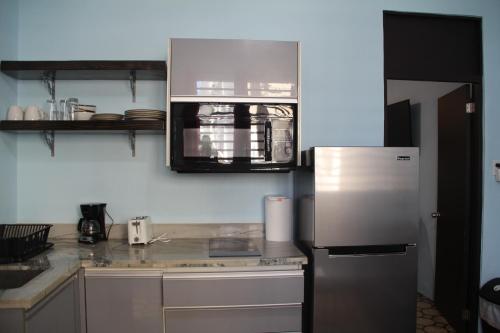 Chic Near Beach Bar Apt. - image 3