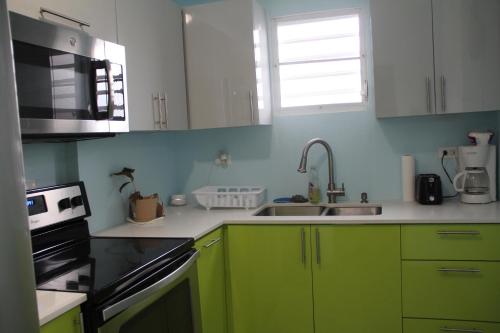 Near Beach Renovated Economical Sleeps upto 16 - image 7