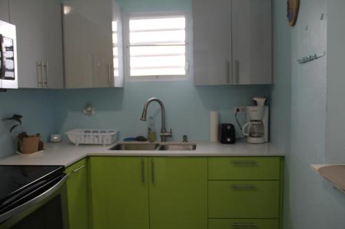 Near Beach Renovated Economical Sleeps upto 16 - image 10