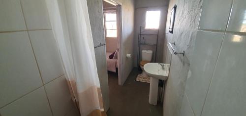 חדר אמבטיה, Drakensberg Bush Lodge and Backpackers in וינטרטון