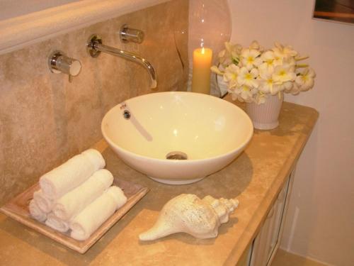 Ocean Blue Luxury Apartment - Beachfront - Glitter Bay 203