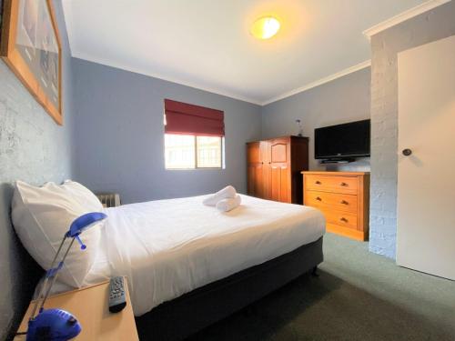 Alpine Mountain View 18 4 bedroom Jindabyne Unit with Wifi