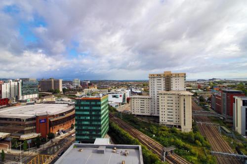 The View - LONG STAY OFFER - Modern Central Apartment and Parking by CTO Serviced Apartments 5