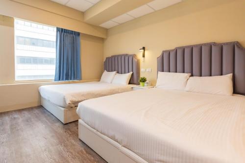 Deluxe Quadruple Room image 9