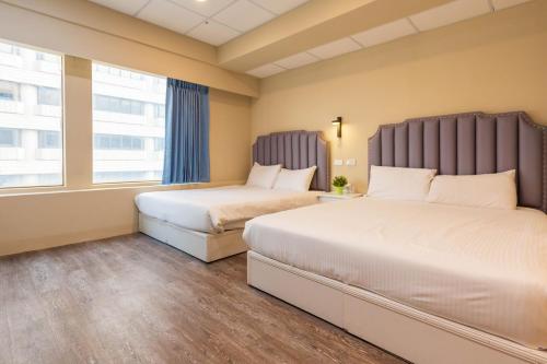 Deluxe Quadruple Room image 6