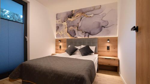 One-Bedroom Apartment image 4