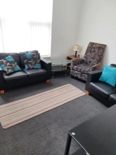 12 person Apartment 8 mins to Liverpool City