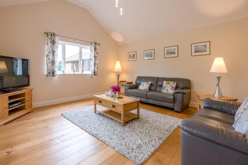 Grove Farm Bungalow with swimming pool, Dallinghoo in Dallinghoo