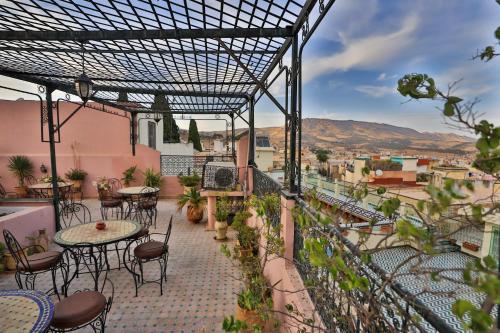 Riad dar Chrifa - Tap to explore photos