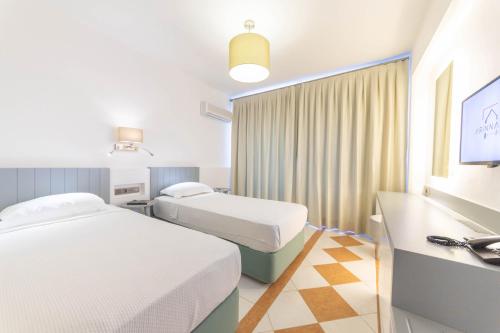 Double or twin room, deluxe, balcony