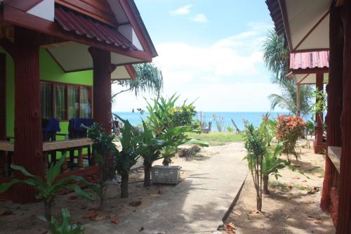 Lanta Nature Beach Resort (SHA Extra Plus)