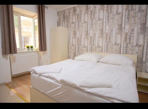 Easy Star Hotel - image 3