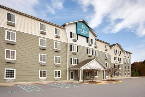 best hotels in colonial heights va