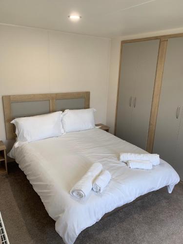 Whitstable, DP42, 2 bed park home, Alberta Holiday Park
