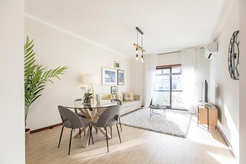 2BR Flat in Bonfim w/ AC & Balcony by LovelyStay, Porto