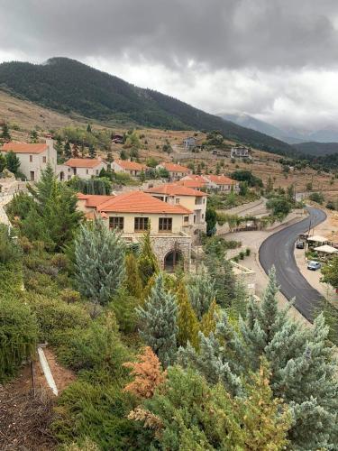  ΚΑΣΤΡΟ ΠΕΤΡΙΝΑ ΣΑΛΕ Καλαβρυτα in Kalavryta