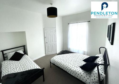 Make yourself at home in our Preston townhouse gîte à louer Royal Preston Hospital