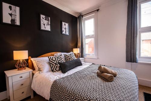 City Centre 3 Bed - Long Stay Offer - Free Parking
