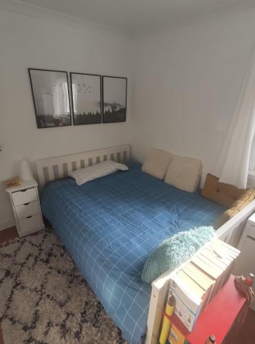 Single bedroom in quiet neighbourhood excellent links to city centre