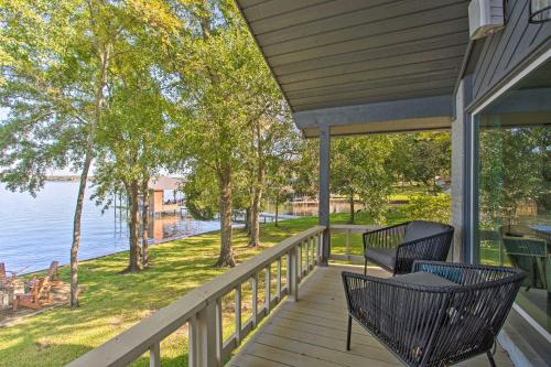 Malakoff Home with Deck andFire Pit on Cedar Creek Lake - image 6