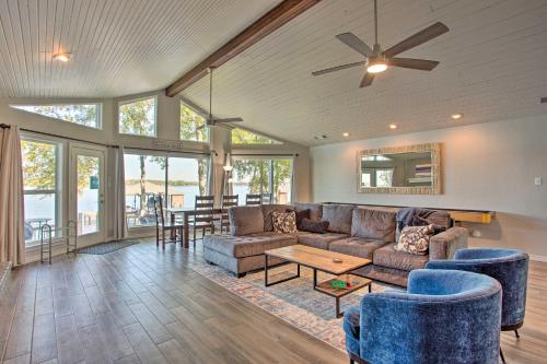 Malakoff Home with Deck andFire Pit on Cedar Creek Lake - image 8