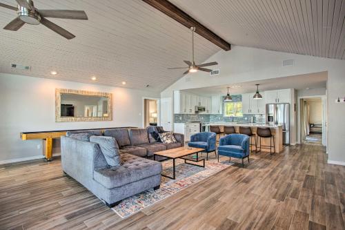 Malakoff Home with Deck andFire Pit on Cedar Creek Lake - image 9