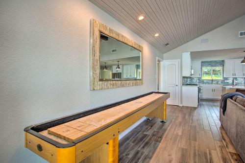 Malakoff Home with Deck andFire Pit on Cedar Creek Lake - image 11