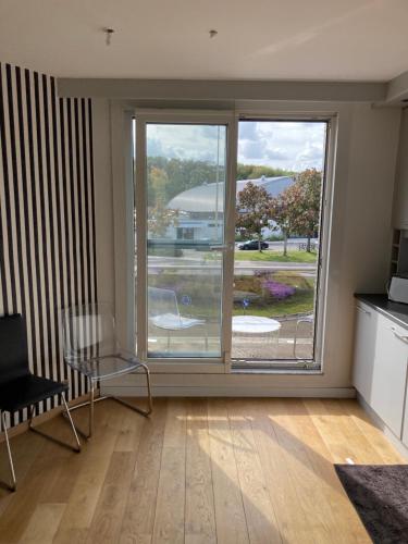 Lichtrijk mooi appartement met zicht op hof van Roosendael in Merksem