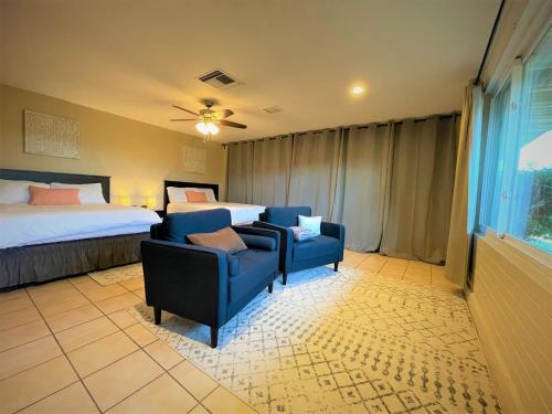 Luxe 4BR 2BTH l Pool & Grill l Central Location l Mountain View l Family Vacation l RV Site in ทอมบ์สโตน